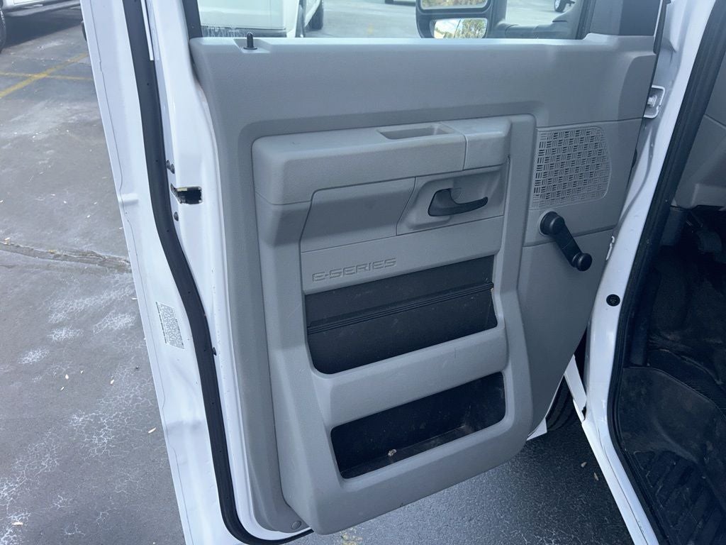 2017 Ford E-350SD Base Cutaway