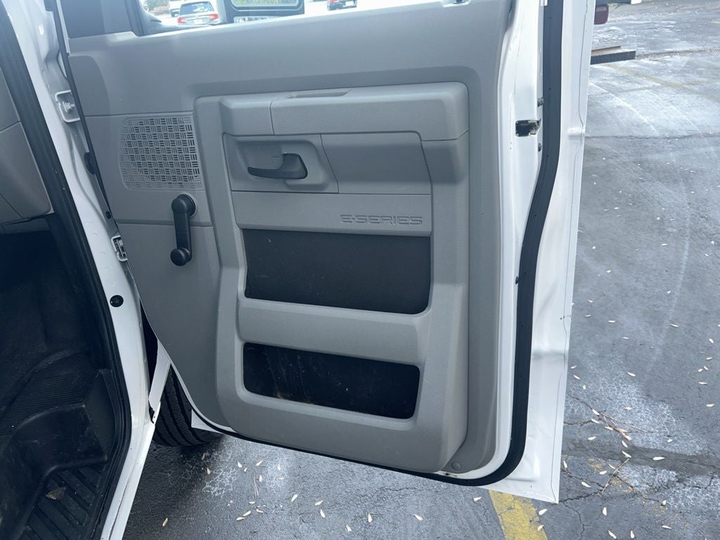 2017 Ford E-350SD Base Cutaway