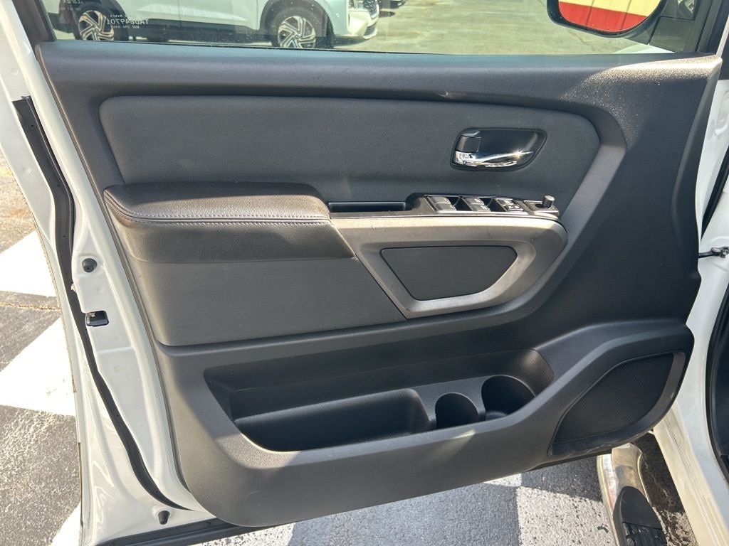 2015 Nissan Titan SV