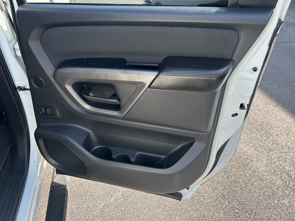 2015 Nissan Titan SV