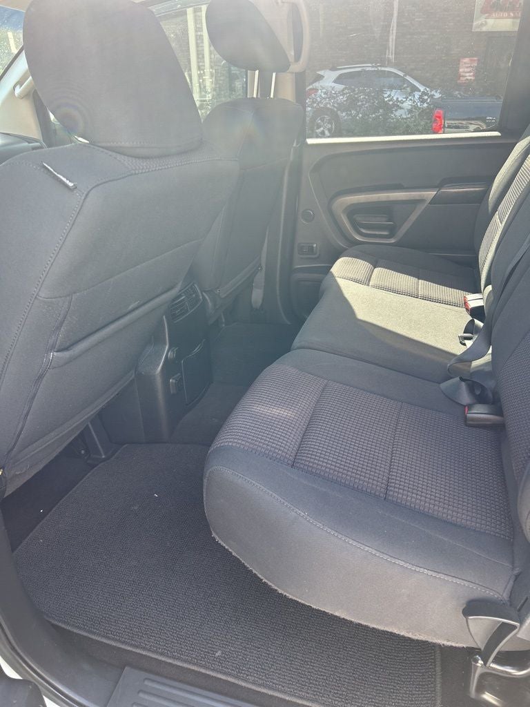 2015 Nissan Titan SV