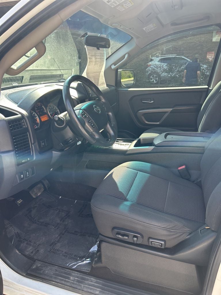 2015 Nissan Titan SV