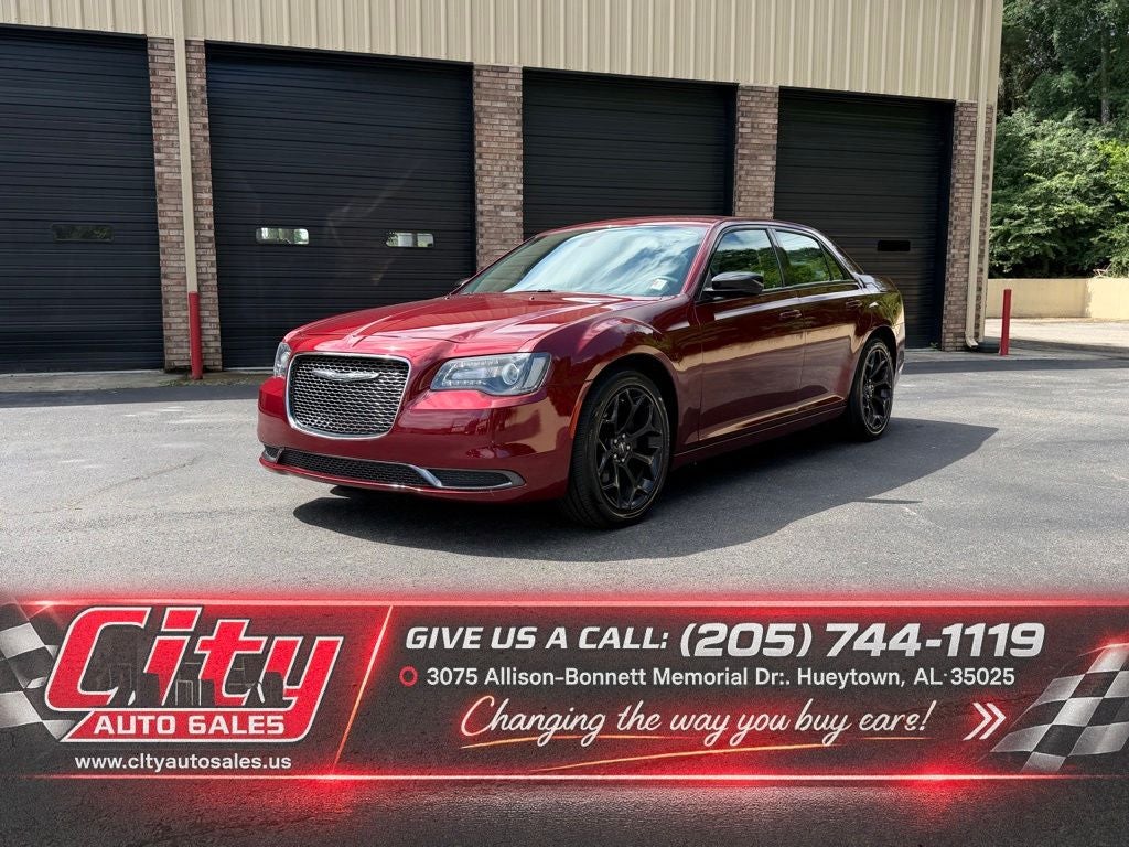 2019 Chrysler 300 Touring's photo