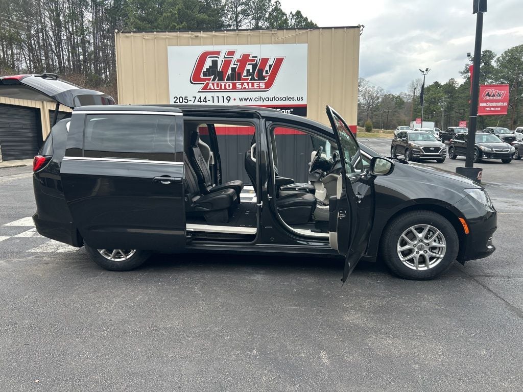 2021 Chrysler Voyager LXI