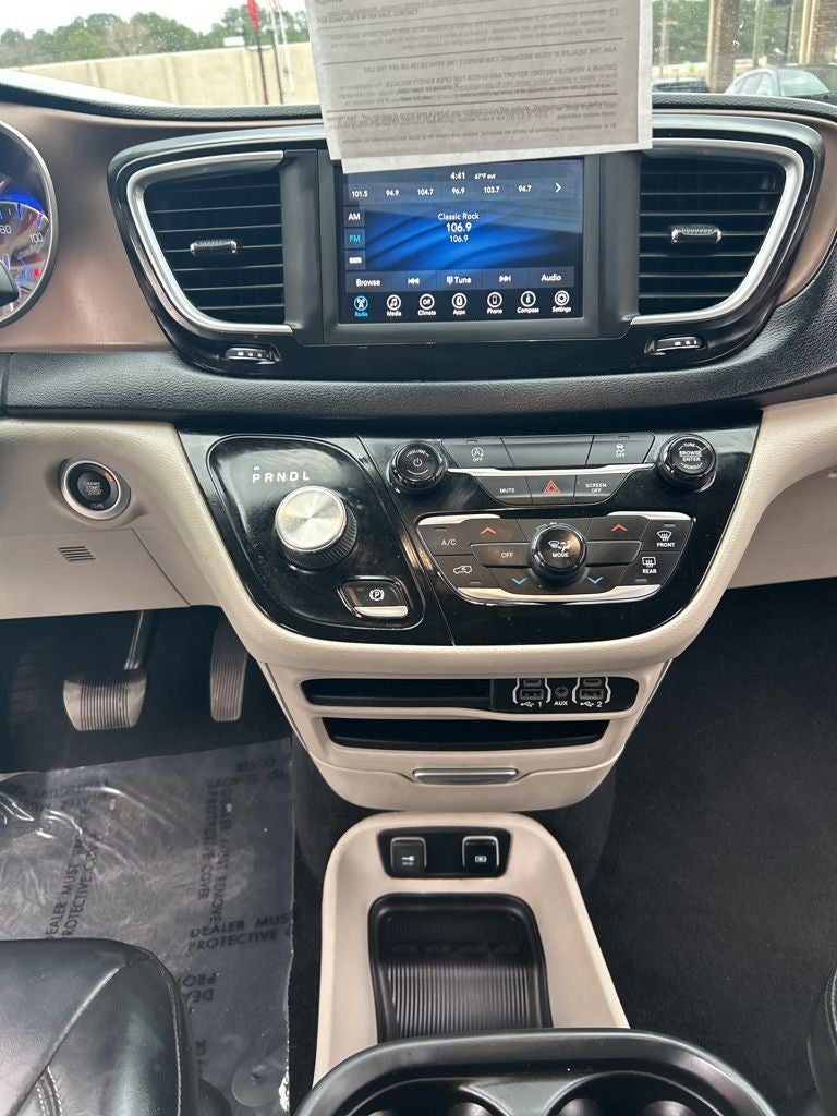 2021 Chrysler Voyager LXI