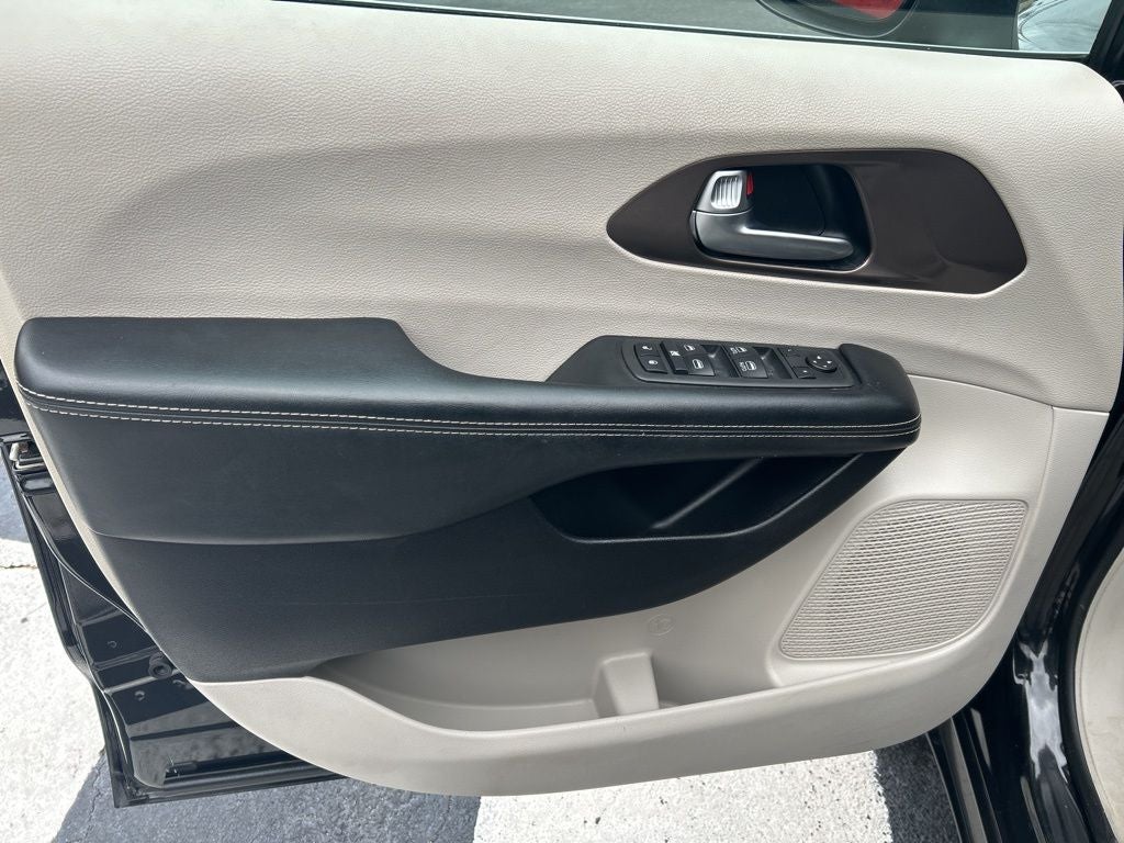 2021 Chrysler Voyager LXI