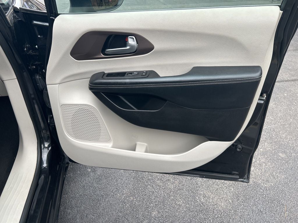 2021 Chrysler Voyager LXI