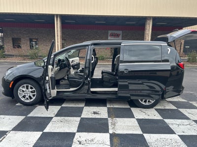 2021 Chrysler Voyager LXI