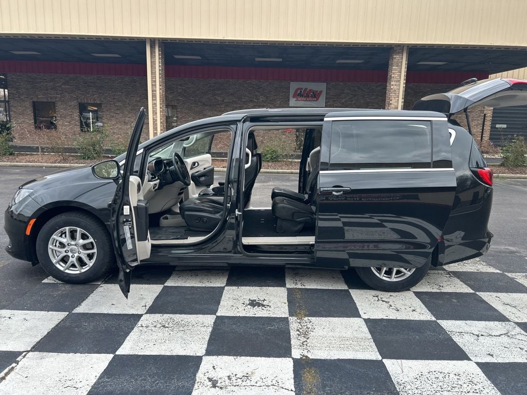 2021 Chrysler Voyager LXI