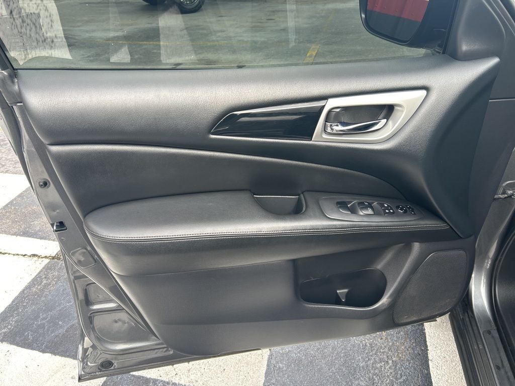 2018 Nissan Pathfinder SV