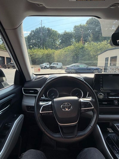 2022 Toyota Highlander Hybrid XLE