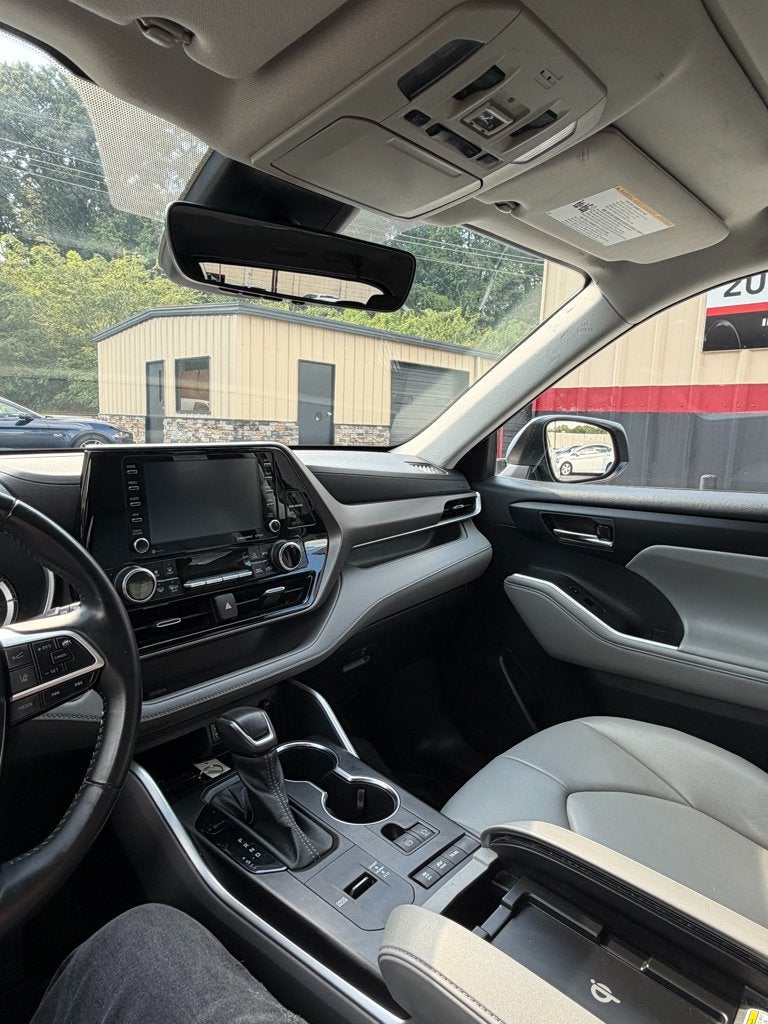 2022 Toyota Highlander Hybrid XLE