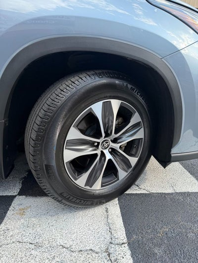2022 Toyota Highlander Hybrid XLE