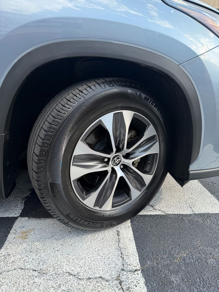 2022 Toyota Highlander Hybrid XLE