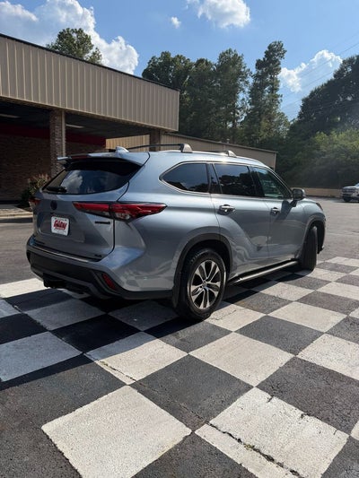 2022 Toyota Highlander Hybrid XLE
