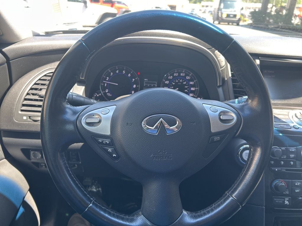 2017 INFINITI QX70 Base