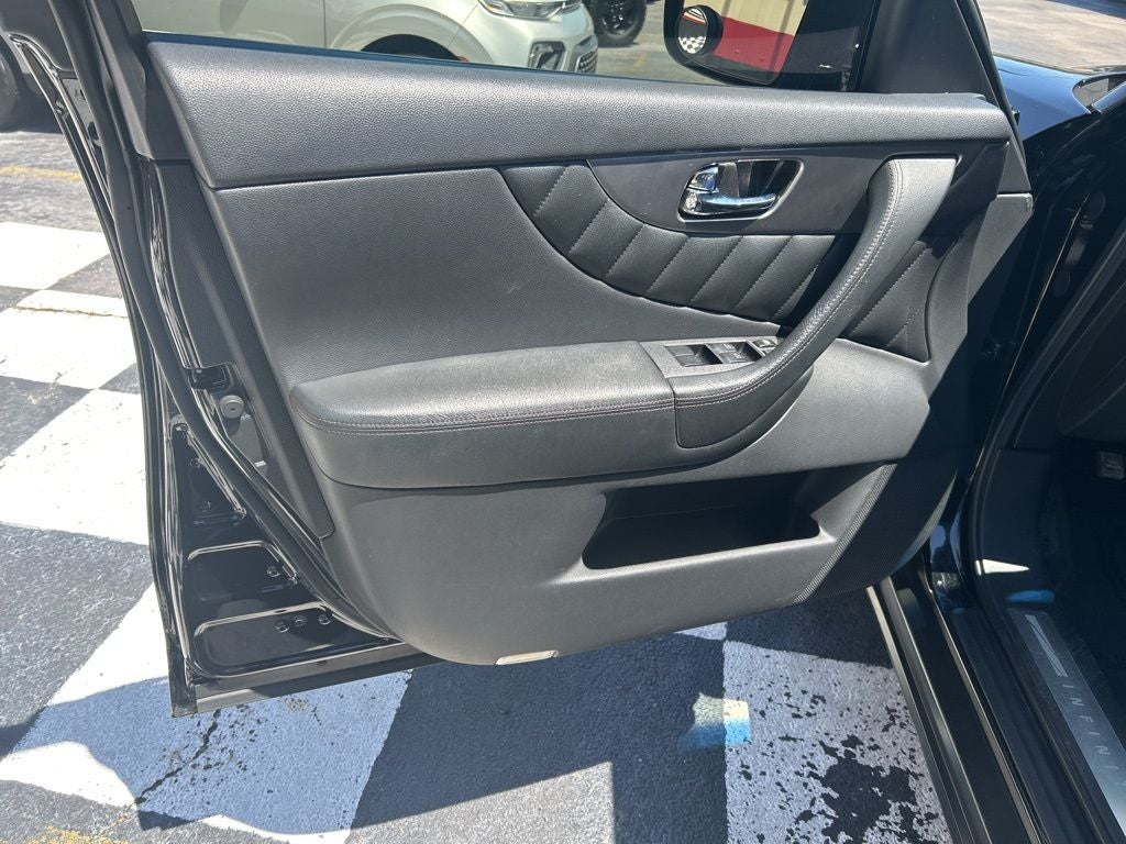 2017 INFINITI QX70 Base