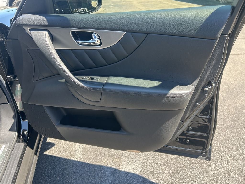 2017 INFINITI QX70 Base